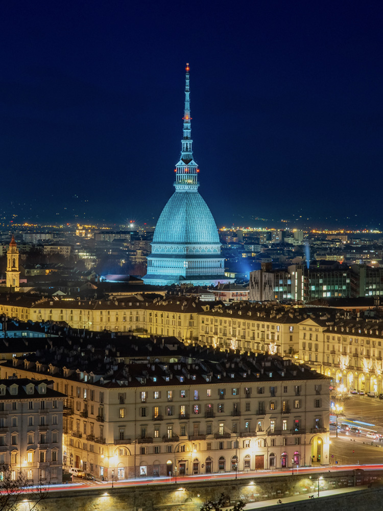 torino con vista notturna sulla Mole